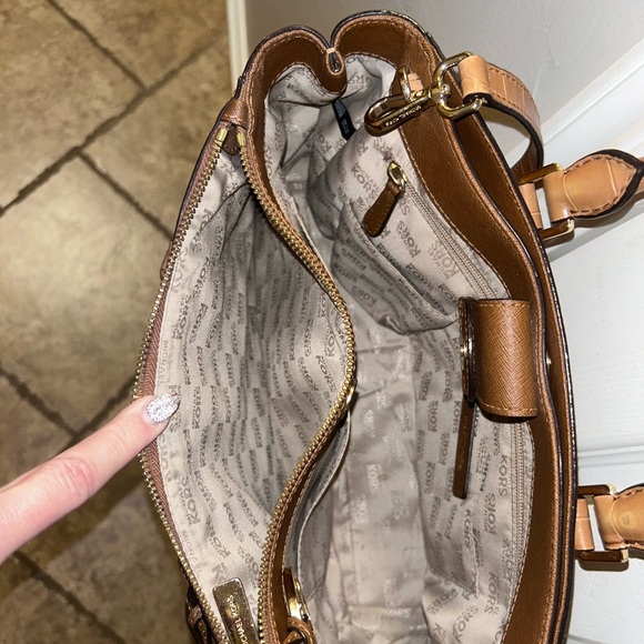 Michael Kors Handbag - Picture 3 of 4